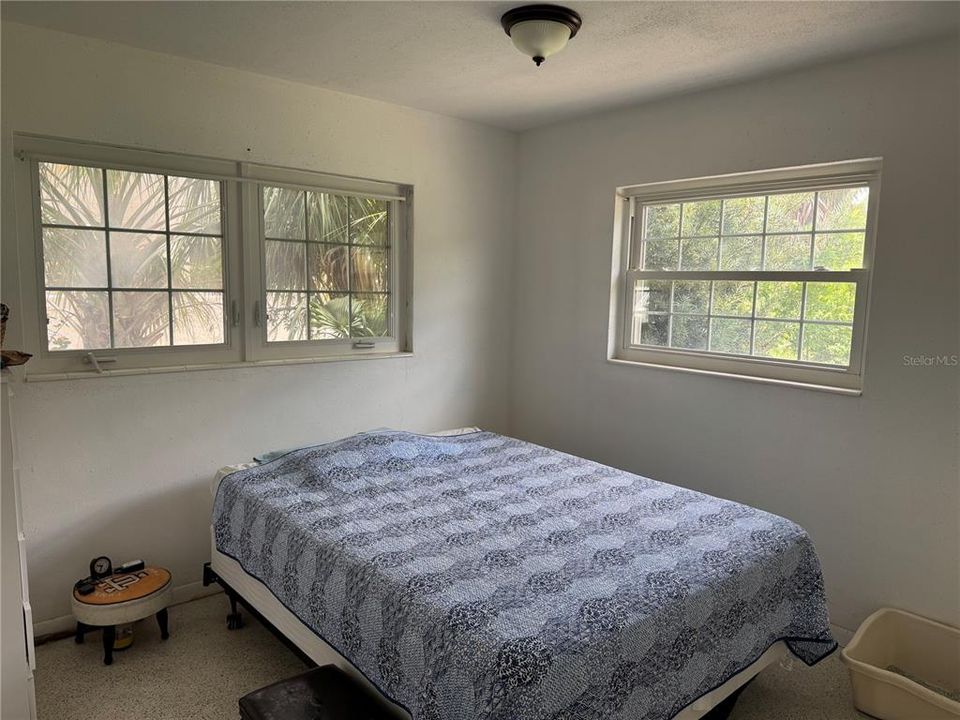 For Sale: $179,000 (2 beds, 1 baths, 1121 Square Feet)