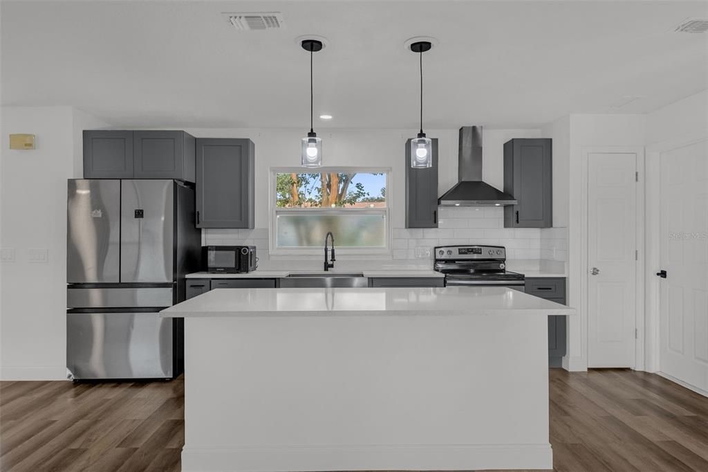 For Rent: $2,300 (3 beds, 2 baths, 1580 Square Feet)