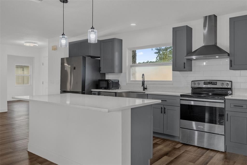 For Rent: $2,300 (3 beds, 2 baths, 1580 Square Feet)
