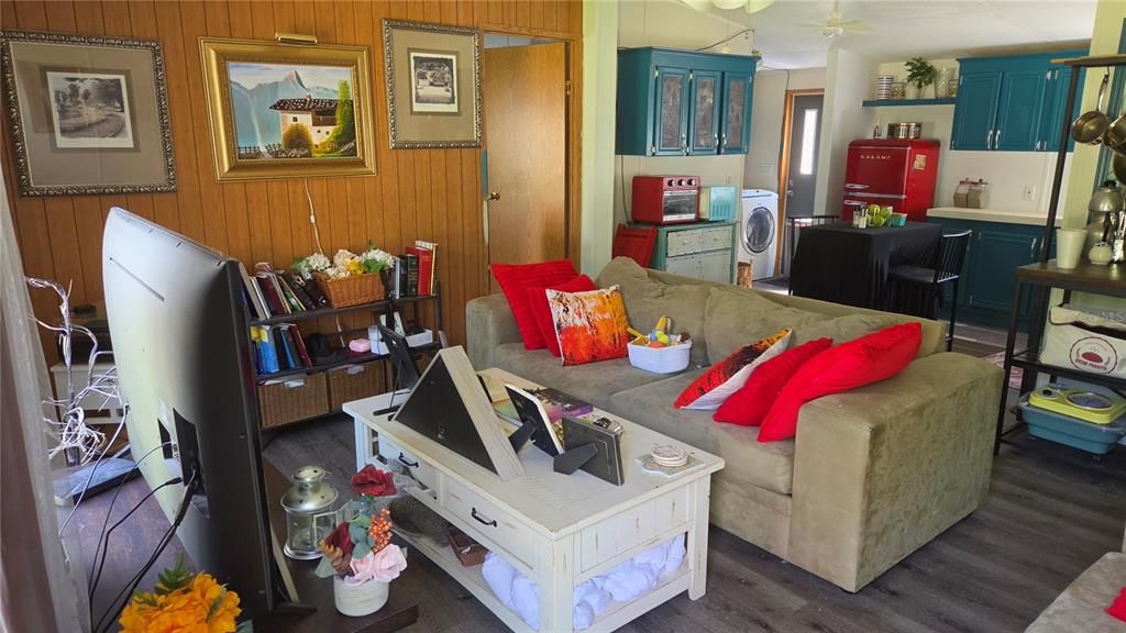 For Sale: $139,000 (3 beds, 2 baths, 864 Square Feet)