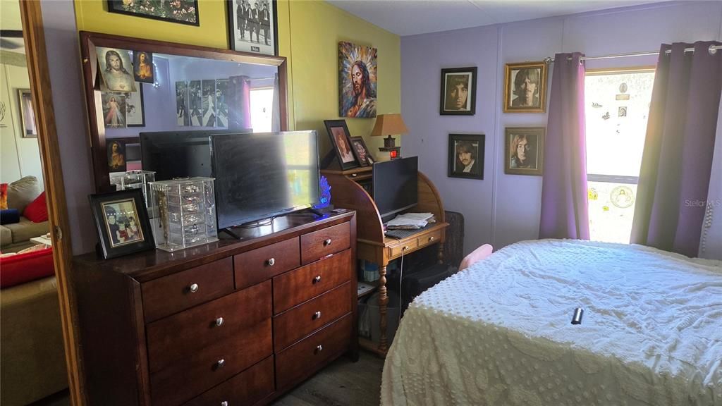 For Sale: $139,000 (3 beds, 2 baths, 864 Square Feet)