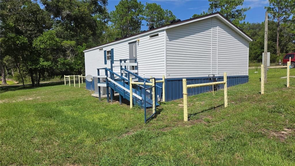 For Sale: $139,000 (3 beds, 2 baths, 864 Square Feet)
