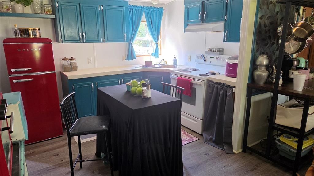 For Sale: $139,000 (3 beds, 2 baths, 864 Square Feet)