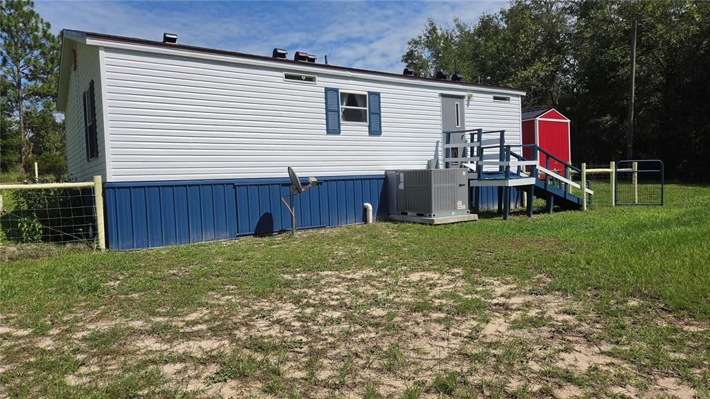 For Sale: $139,000 (3 beds, 2 baths, 864 Square Feet)