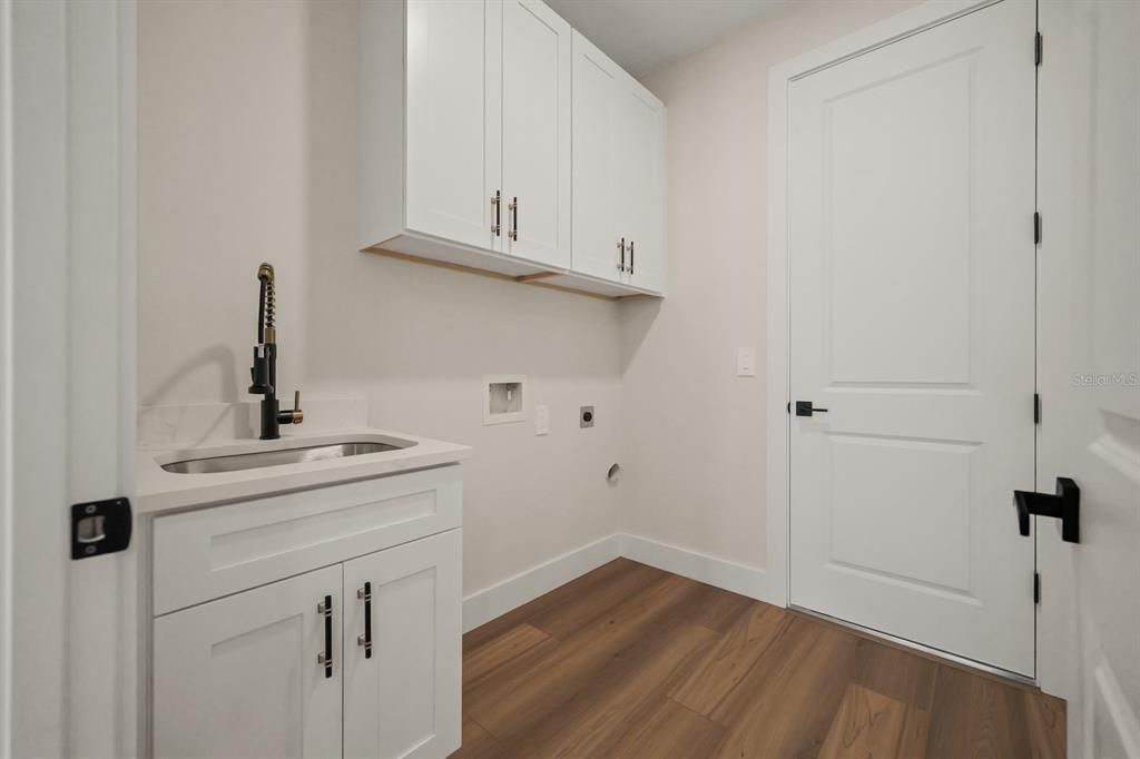 For Sale: $414,500 (3 beds, 2 baths, 1900 Square Feet)