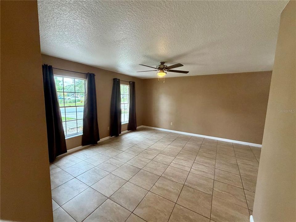 For Rent: $2,500 (3 beds, 2 baths, 1410 Square Feet)