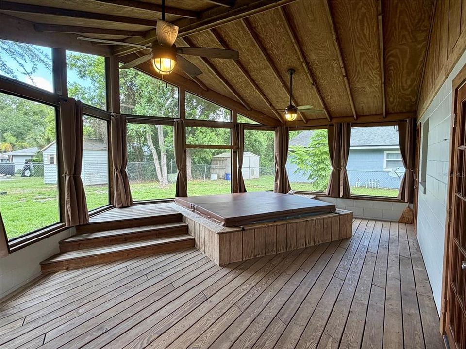 For Rent: $2,500 (3 beds, 2 baths, 1410 Square Feet)