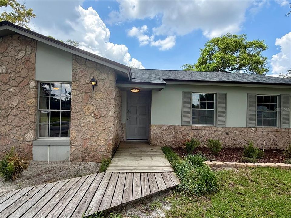 For Rent: $2,500 (3 beds, 2 baths, 1410 Square Feet)