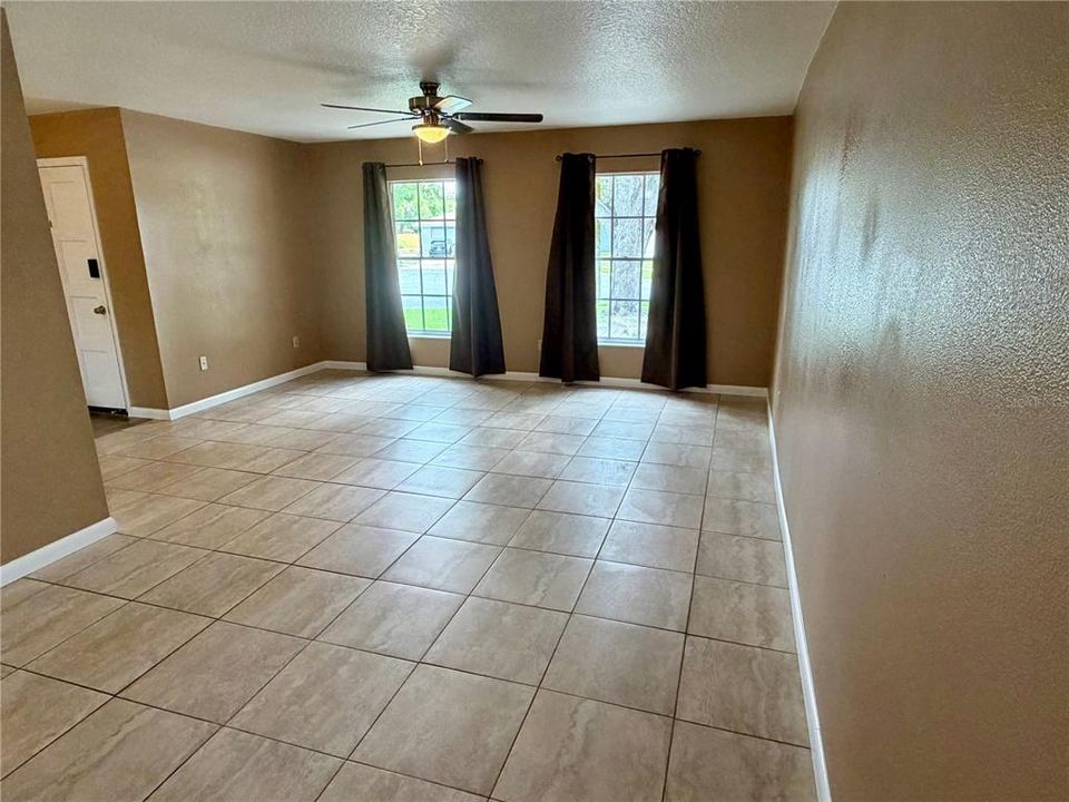 For Rent: $2,500 (3 beds, 2 baths, 1410 Square Feet)