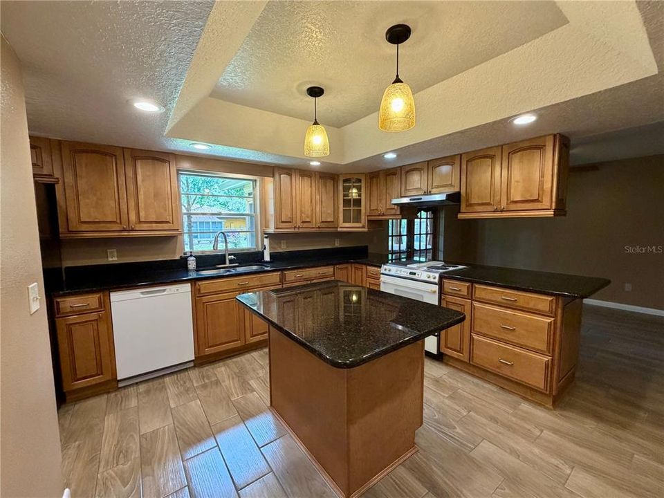 For Rent: $2,500 (3 beds, 2 baths, 1410 Square Feet)