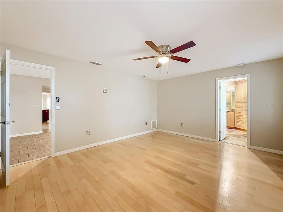 Activo con contrato: $458,000 (2 camas, 2 baños, 2158 Pies cuadrados)