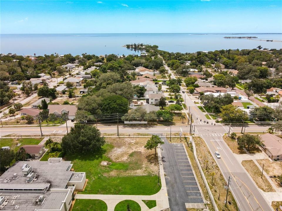 Activo con contrato: $458,000 (2 camas, 2 baños, 2158 Pies cuadrados)