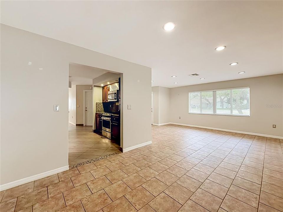 Activo con contrato: $458,000 (2 camas, 2 baños, 2158 Pies cuadrados)