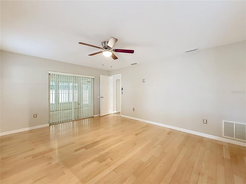Activo con contrato: $458,000 (2 camas, 2 baños, 2158 Pies cuadrados)