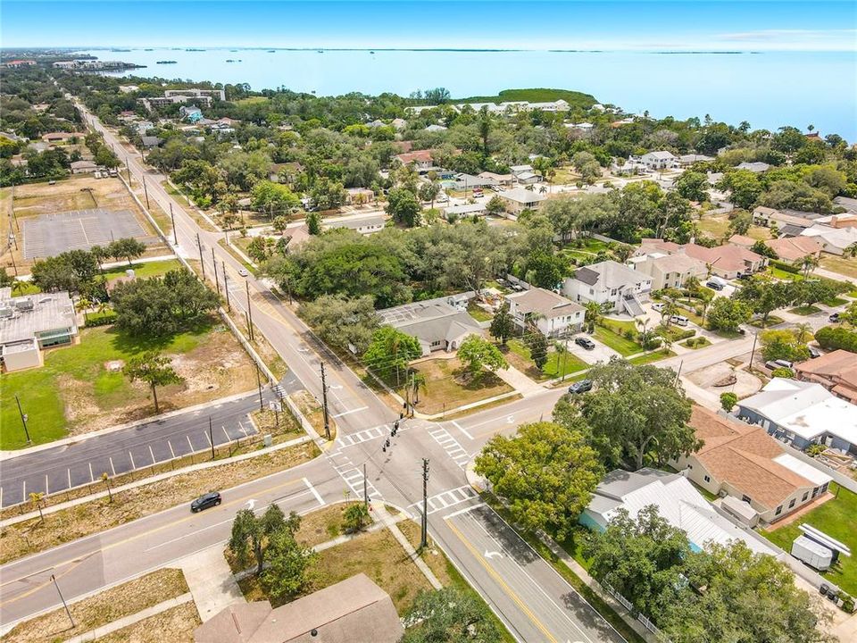 Activo con contrato: $458,000 (2 camas, 2 baños, 2158 Pies cuadrados)