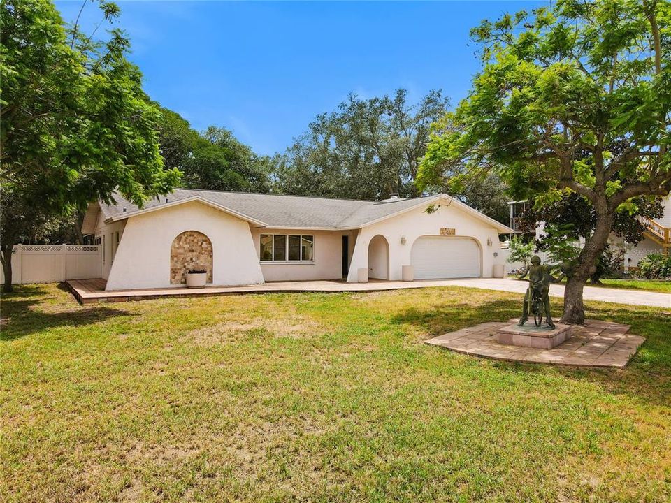 Activo con contrato: $458,000 (2 camas, 2 baños, 2158 Pies cuadrados)