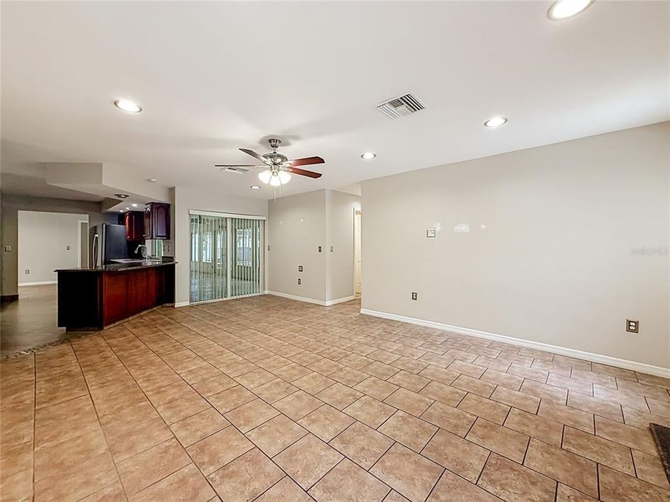 Activo con contrato: $458,000 (2 camas, 2 baños, 2158 Pies cuadrados)