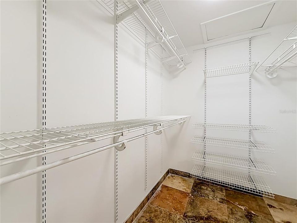 Activo con contrato: $458,000 (2 camas, 2 baños, 2158 Pies cuadrados)