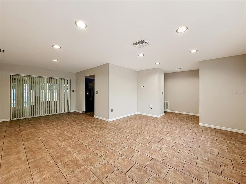 Activo con contrato: $458,000 (2 camas, 2 baños, 2158 Pies cuadrados)