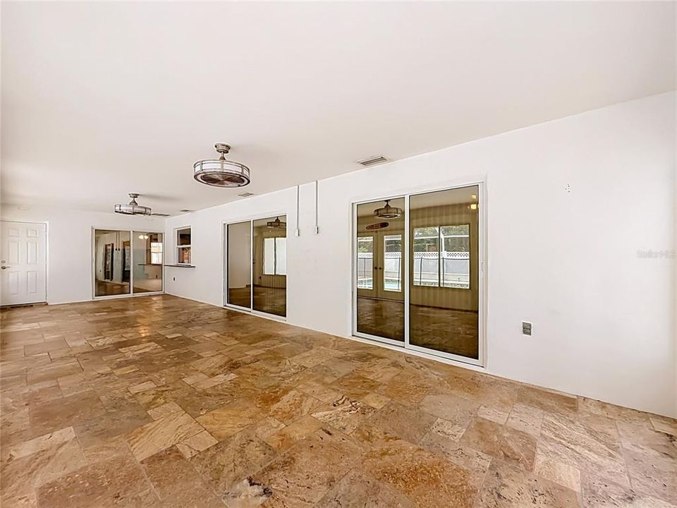 Activo con contrato: $458,000 (2 camas, 2 baños, 2158 Pies cuadrados)