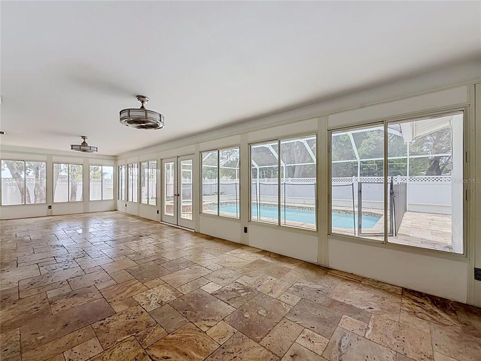 Activo con contrato: $458,000 (2 camas, 2 baños, 2158 Pies cuadrados)
