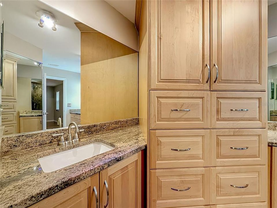 Activo con contrato: $458,000 (2 camas, 2 baños, 2158 Pies cuadrados)