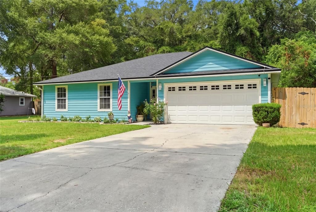 For Sale: $299,000 (3 beds, 2 baths, 1432 Square Feet)