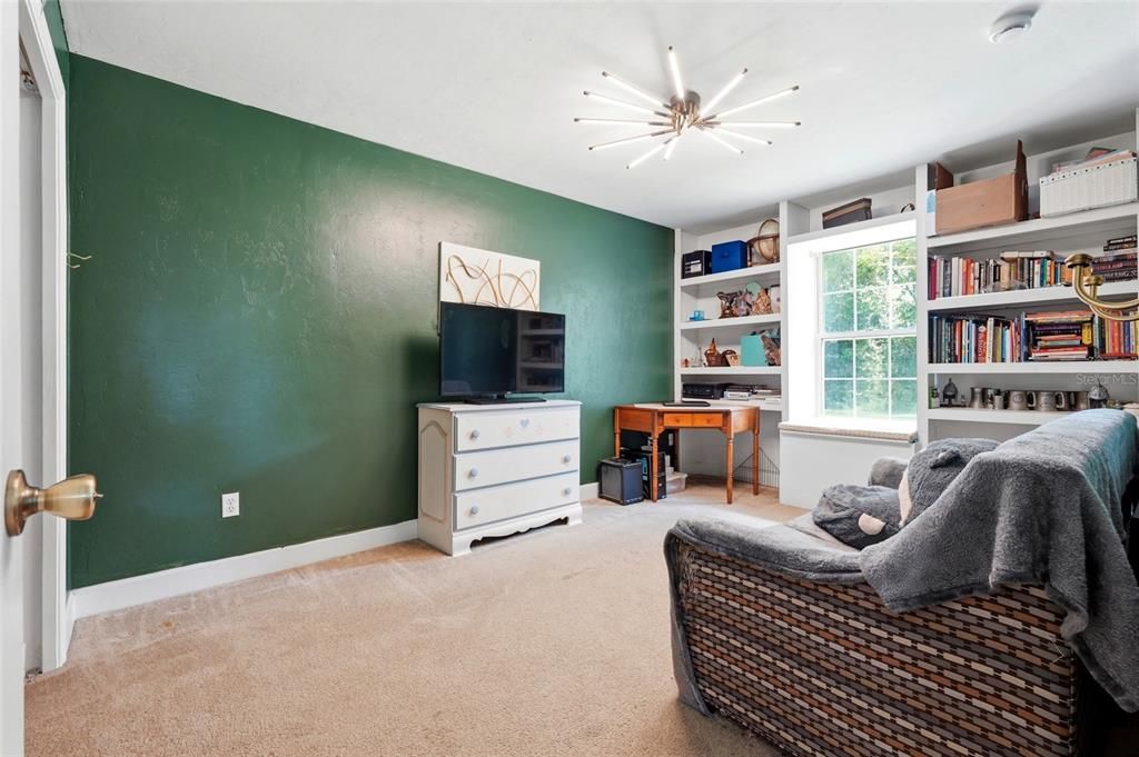For Sale: $299,000 (3 beds, 2 baths, 1432 Square Feet)