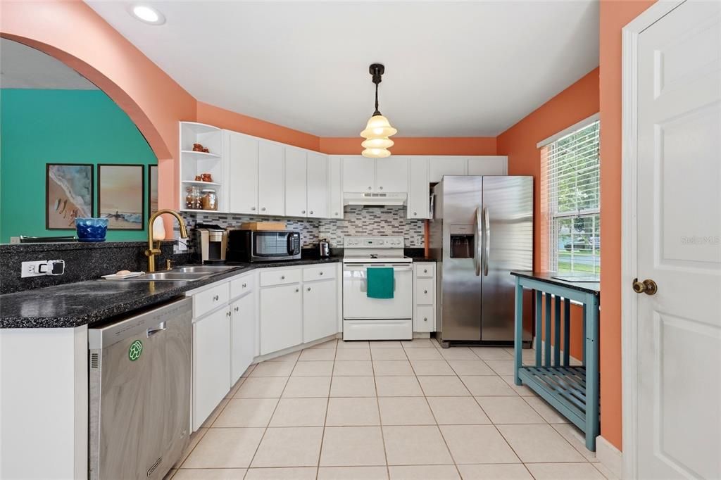 For Sale: $299,000 (3 beds, 2 baths, 1432 Square Feet)