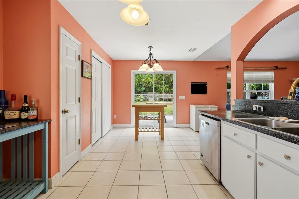 For Sale: $299,000 (3 beds, 2 baths, 1432 Square Feet)