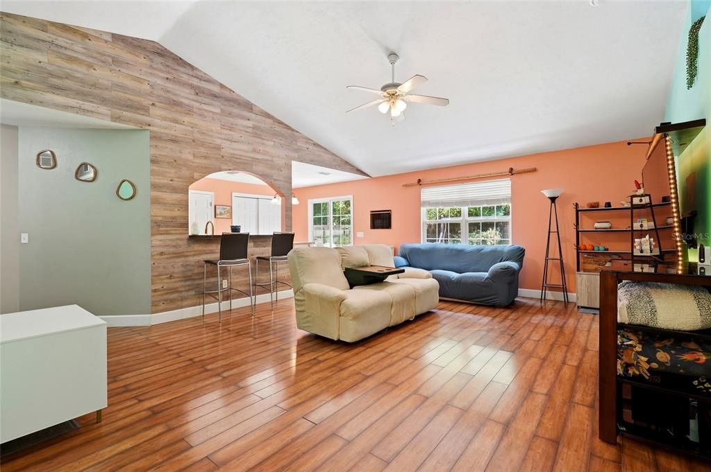 For Sale: $299,000 (3 beds, 2 baths, 1432 Square Feet)