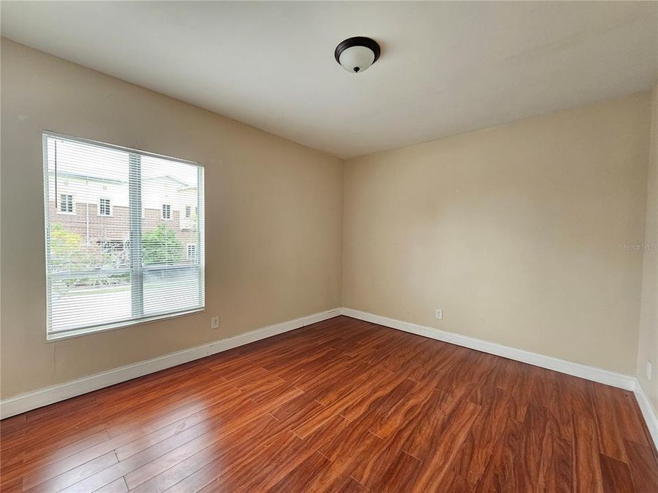 For Rent: $1,375 (2 beds, 1 baths, 1000 Square Feet)