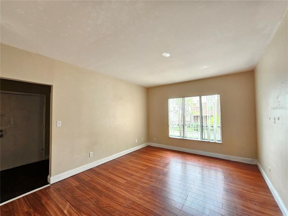 For Rent: $1,375 (2 beds, 1 baths, 1000 Square Feet)