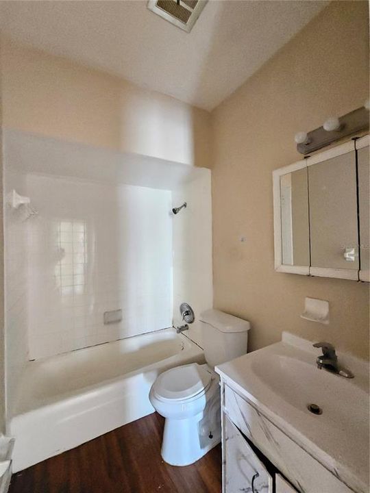 For Rent: $1,375 (2 beds, 1 baths, 1000 Square Feet)