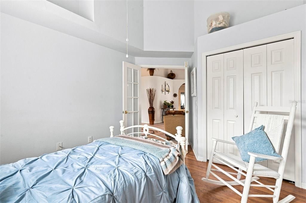 En Venta: $705,000 (5 camas, 3 baños, 2697 Pies cuadrados)