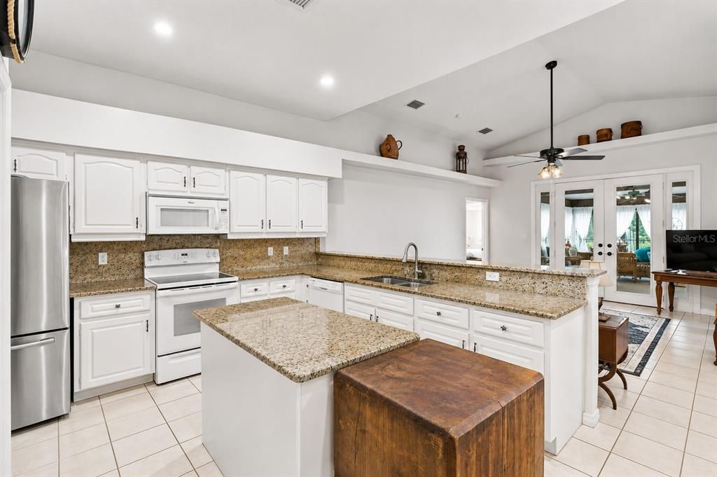 En Venta: $705,000 (5 camas, 3 baños, 2697 Pies cuadrados)