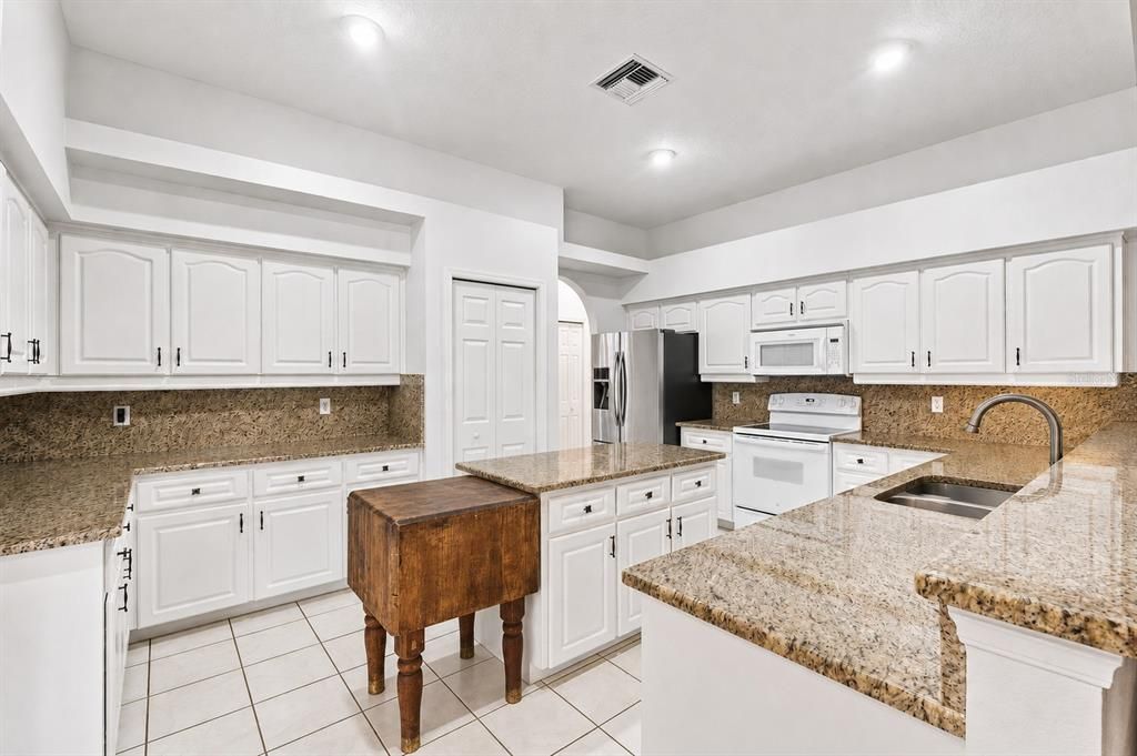 En Venta: $705,000 (5 camas, 3 baños, 2697 Pies cuadrados)