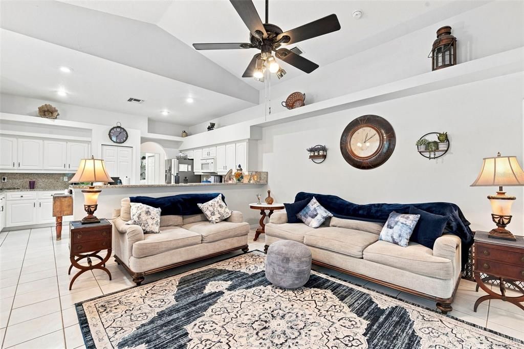 En Venta: $705,000 (5 camas, 3 baños, 2697 Pies cuadrados)