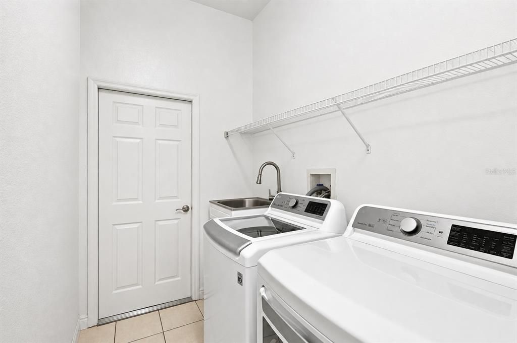 En Venta: $705,000 (5 camas, 3 baños, 2697 Pies cuadrados)