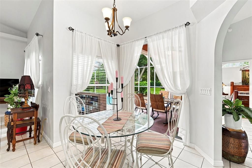 En Venta: $705,000 (5 camas, 3 baños, 2697 Pies cuadrados)