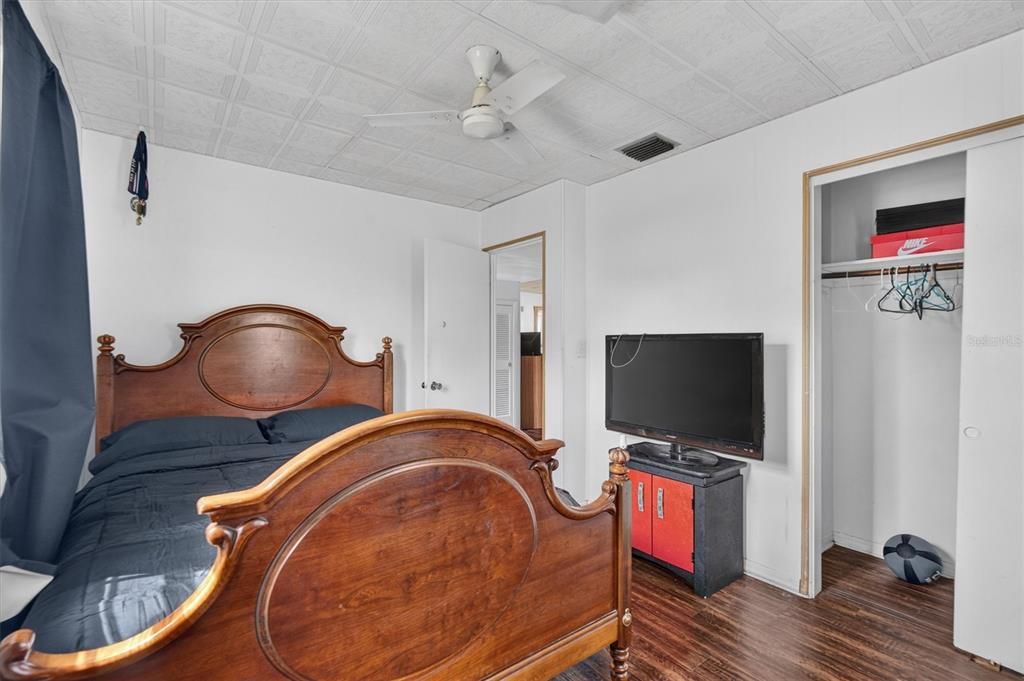 For Sale: $229,000 (3 beds, 2 baths, 1421 Square Feet)