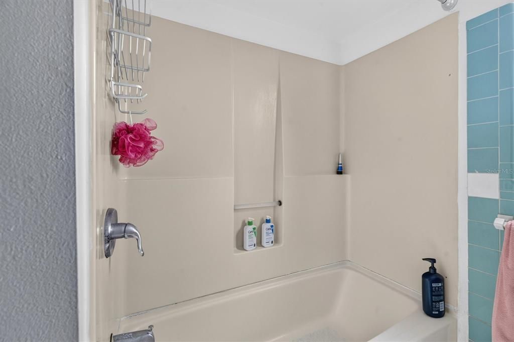 For Sale: $229,000 (3 beds, 2 baths, 1421 Square Feet)
