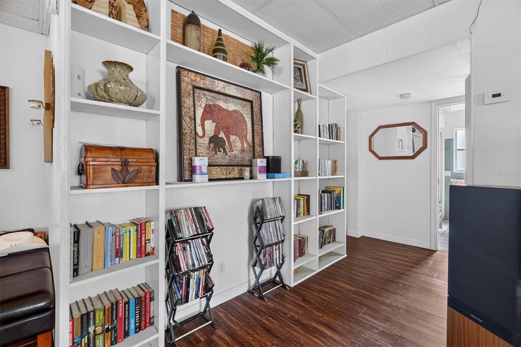 For Sale: $229,000 (3 beds, 2 baths, 1421 Square Feet)