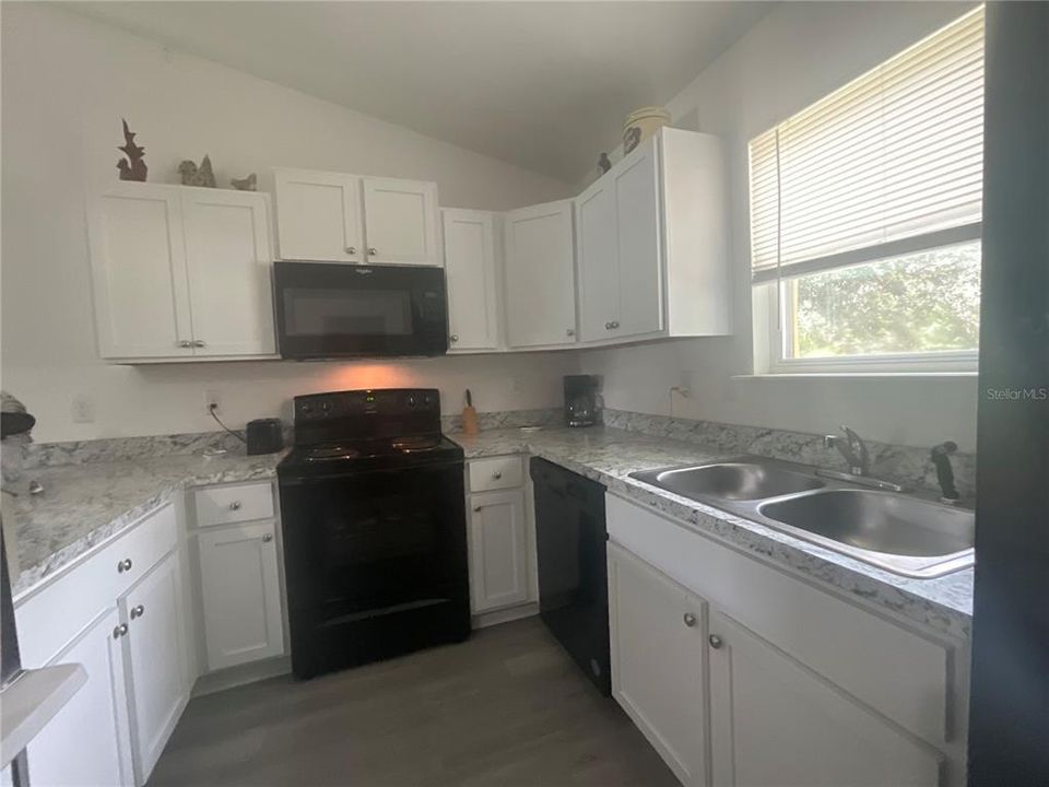 For Sale: $240,000 (3 beds, 2 baths, 1014 Square Feet)