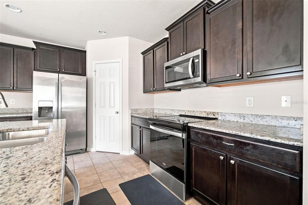 For Sale: $215,000 (2 beds, 2 baths, 1280 Square Feet)