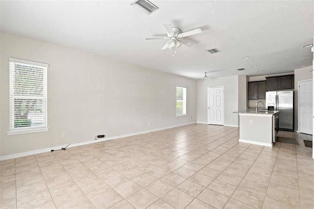 For Sale: $215,000 (2 beds, 2 baths, 1280 Square Feet)