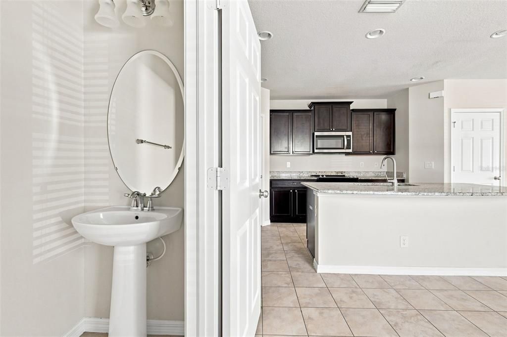 For Sale: $215,000 (2 beds, 2 baths, 1280 Square Feet)