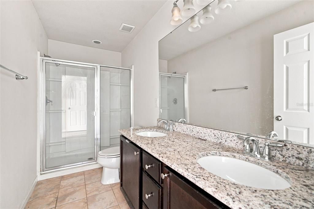 For Sale: $215,000 (2 beds, 2 baths, 1280 Square Feet)