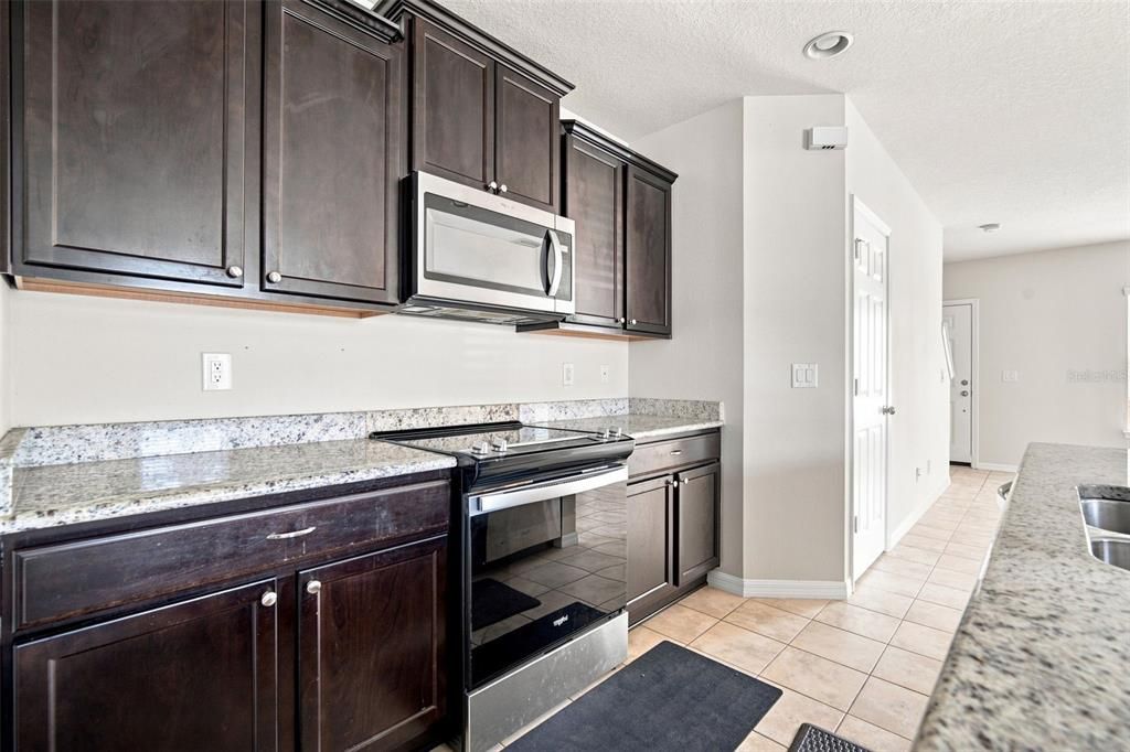 For Sale: $215,000 (2 beds, 2 baths, 1280 Square Feet)