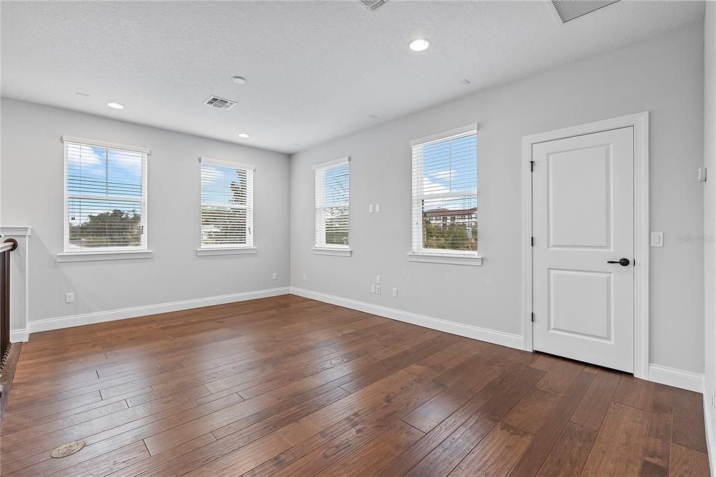 For Rent: $6,450 (3 beds, 3 baths, 2415 Square Feet)